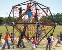 Outdoor rope climbing playground equipment
